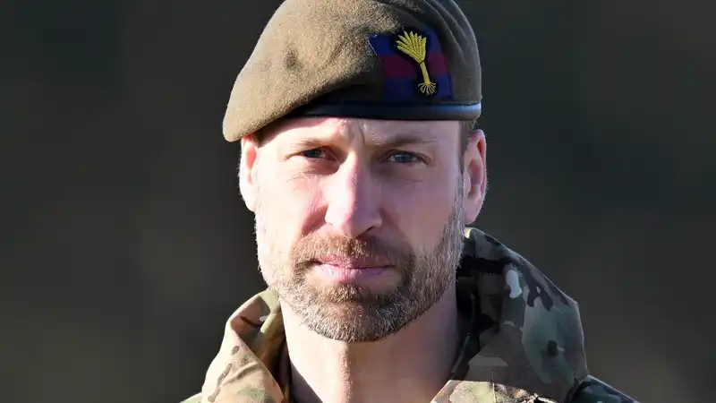 Prince William goes out to military fatigue and sends fans into a frenzy: "HRH looks extra damn hot"