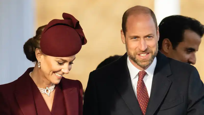 Prince William's subtle PDA on a state visit to Qatar shows that he is always looking for Kate Middleton