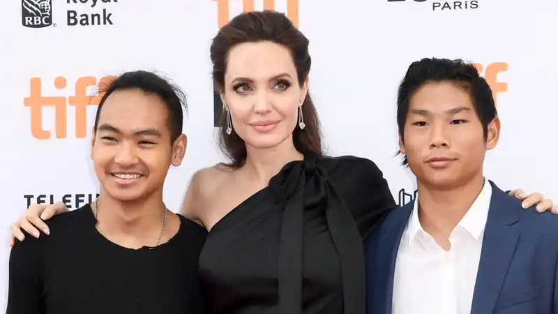 Angelina Jolie spoke to her songs about "violence" and "relationships" while making "Maria