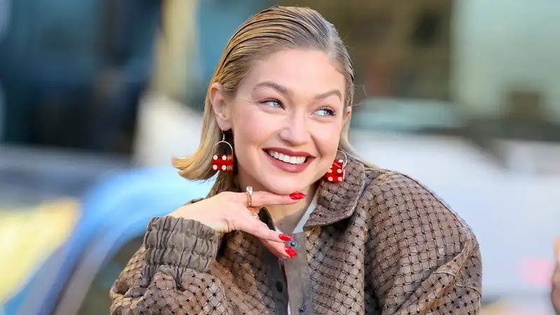 Gigi Hadid reveals exactly how she overlays the most cozy winter outfits